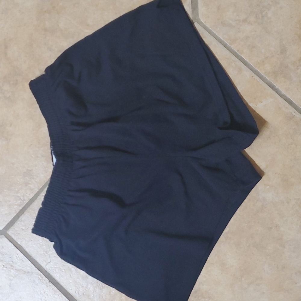 (MUST BUNDLE)All black active wear short shorts